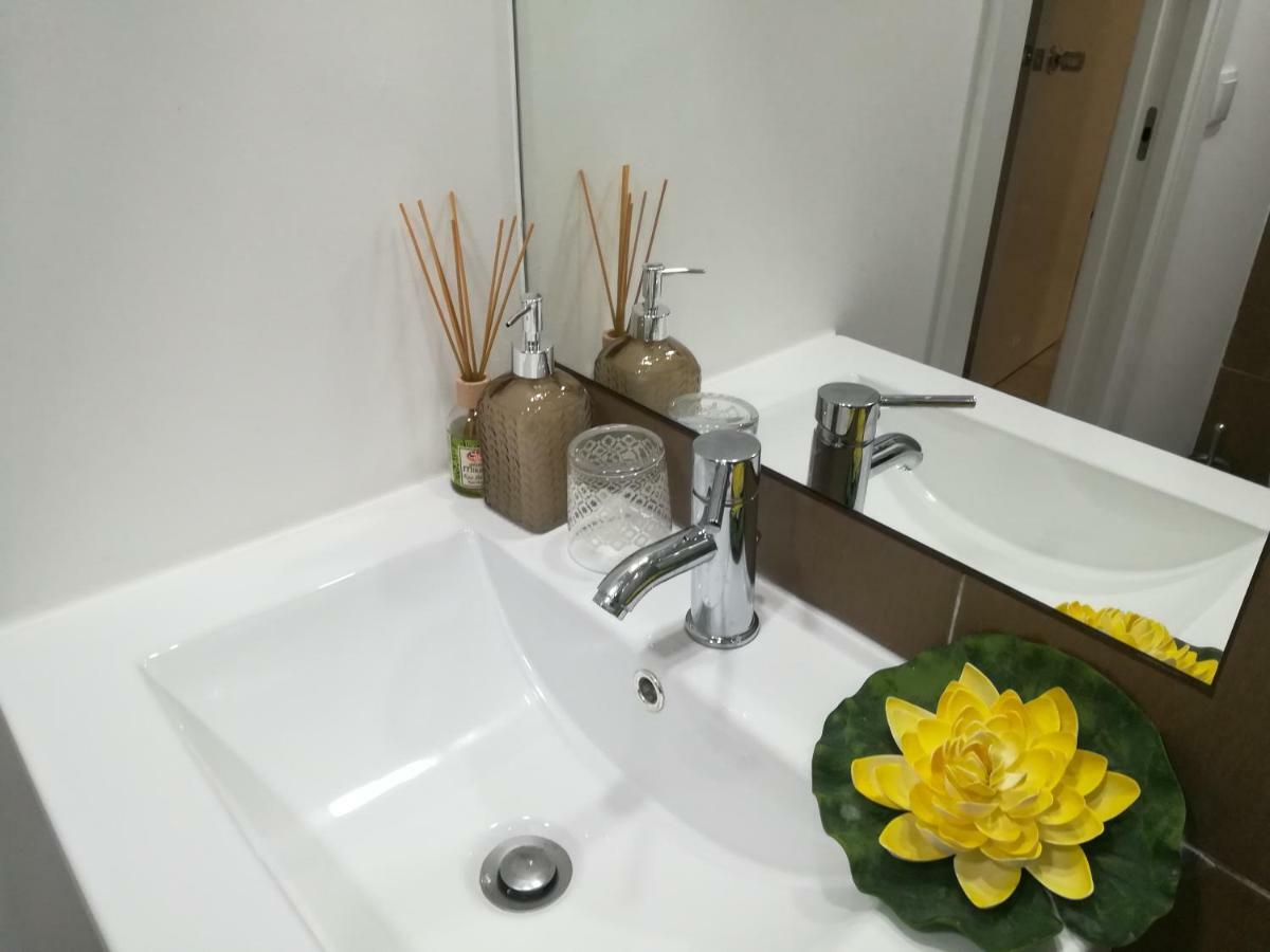 פומבל Iris Apartment מראה חיצוני תמונה